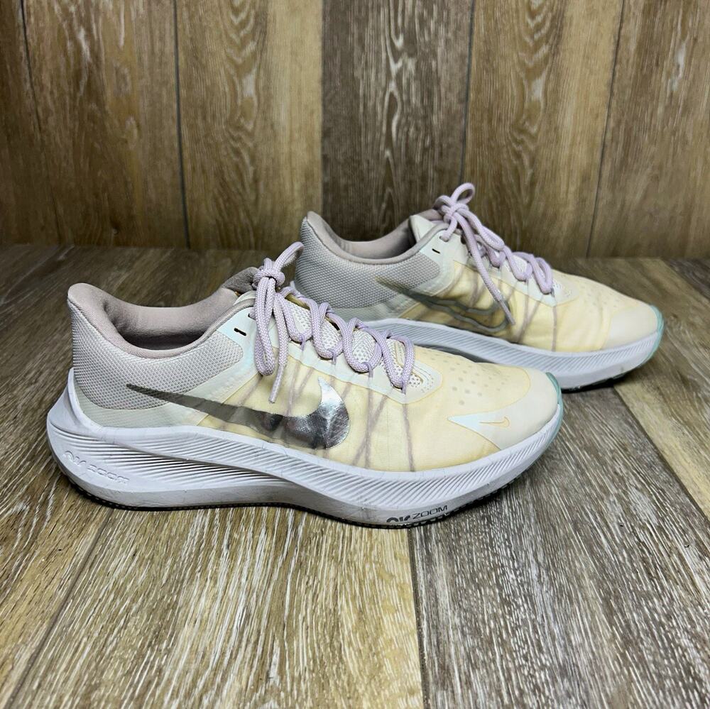 Nike Zoom Winflo 8 Purple White US Women’s Size 7.5 DA3056-002 Sneaker Shoes